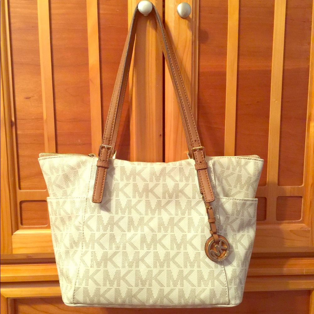 Michael kors tote purse over the shoulder